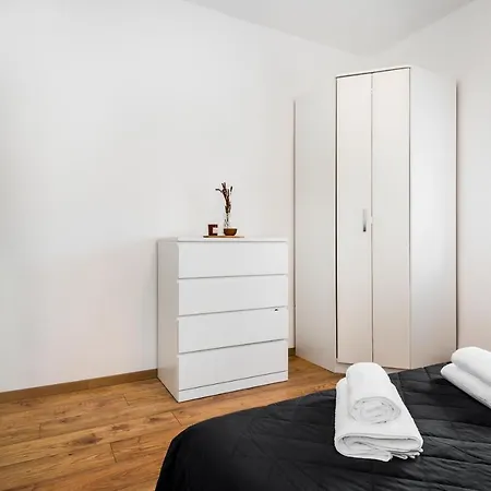 Sant'anna 로고즈니차